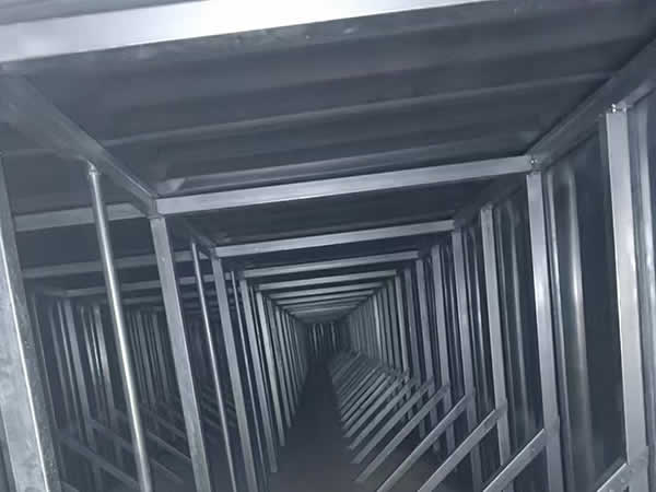 裝配式預(yù)應(yīng)力金屬?gòu)?fù)合耐腐水池內(nèi)